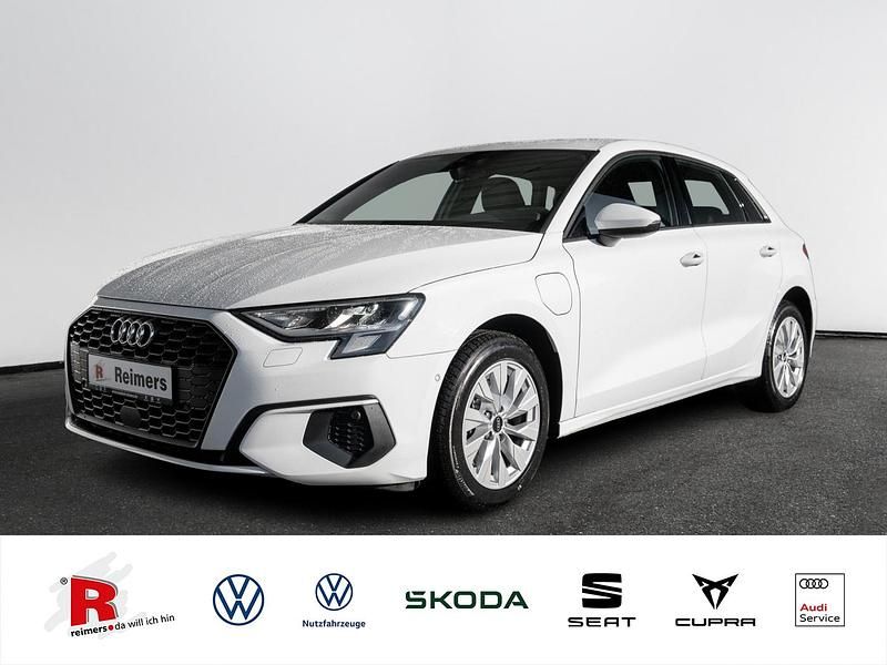 Weiß Gebraucht 2023 Audi A3 Sportback e-tron Basis Kleinwagen | 23.989 € (Etwas zu teuer) - Bild 1/4