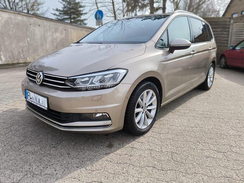 Gebraucht VW Touran 116 PS (85 kW) 2018 Gold Van / Kleinbus
