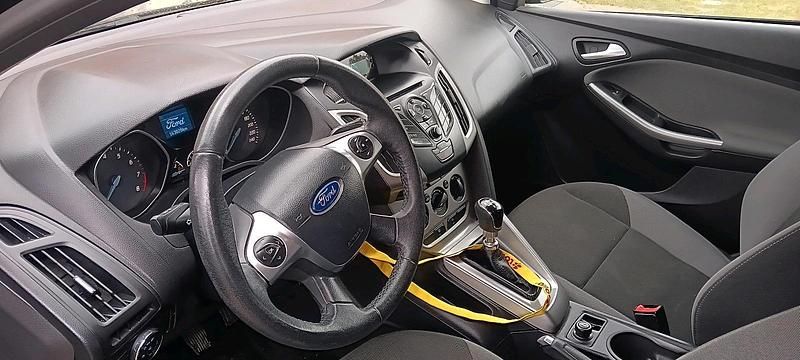 Second-hand Ford Focus 150 CP (110 kW) 2012 Negru Break
