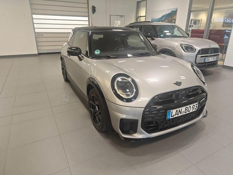 Grau Gebraucht 2024 Mini John Cooper Works Kleinwagen | 27.999 € (Fairer Preis) - Bild 1/4