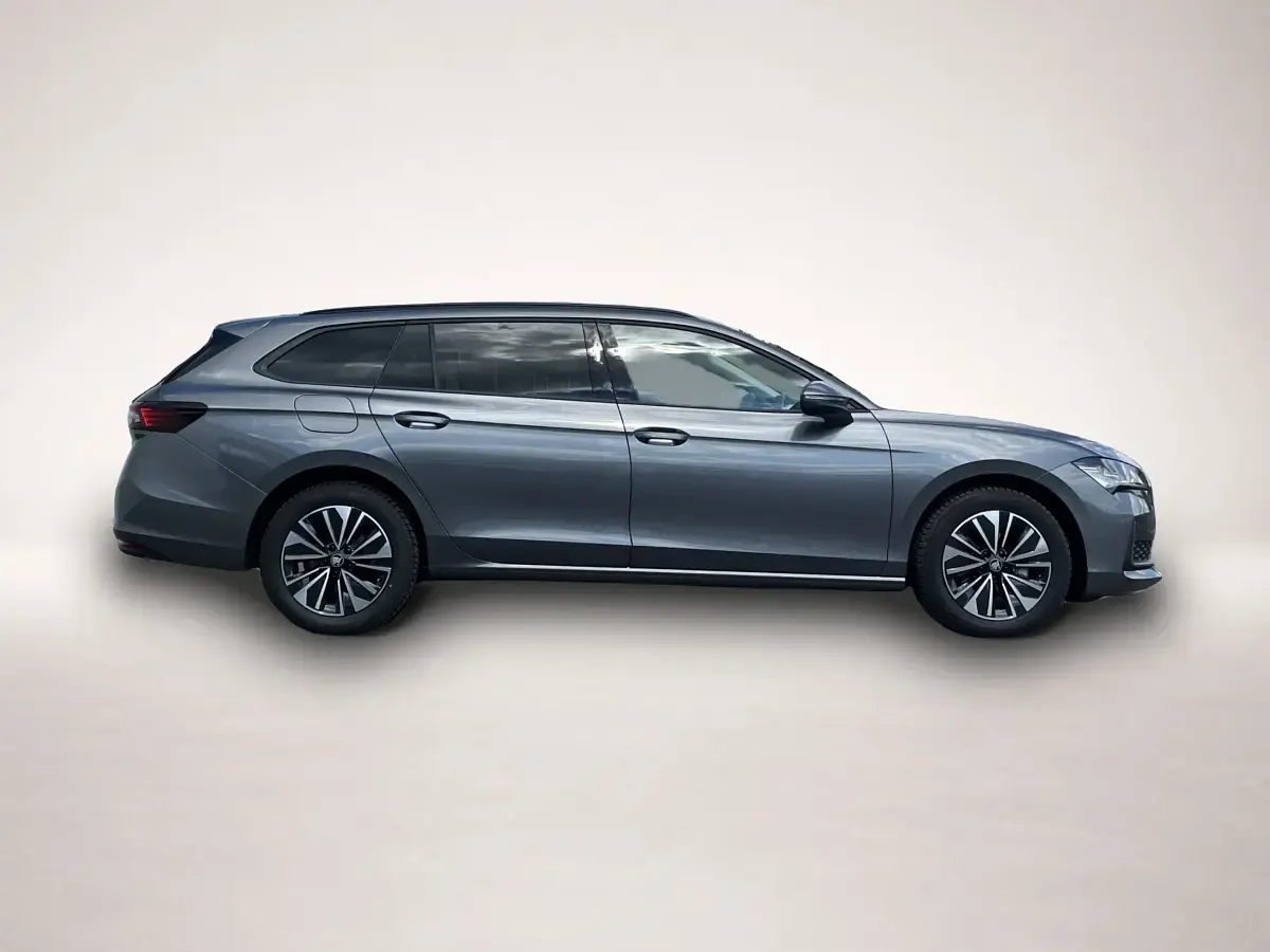 Gebraucht Skoda Superb Selection 150 PS (110 kW) 2025 Grau Kombi