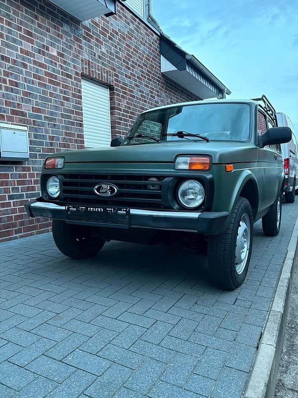 Gebraucht Lada niva 83 PS (61 kW) 2016 Grün SUV