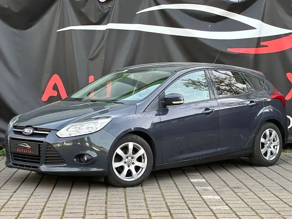 Gebraucht Ford Focus Trend 116 PS (85 kW) 2011 Grau Limousine