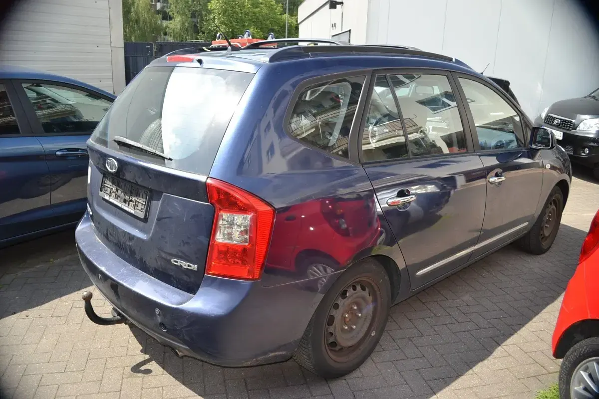 Gebraucht Kia Carens LX 140 PS (102 kW) 2009 Blau Van / Kleinbus