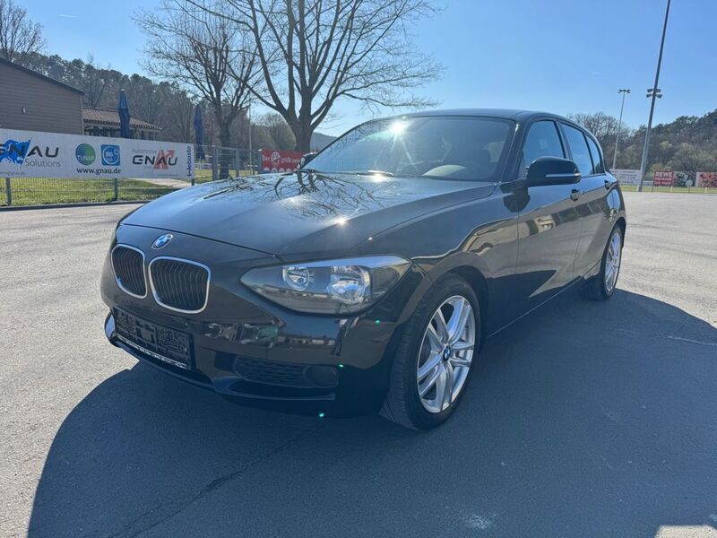 Schwarz Gebraucht 2011 BMW 116 Comfort Edition Kleinwagen | 5.900 € (Fairer Preis) - Bild 1/4