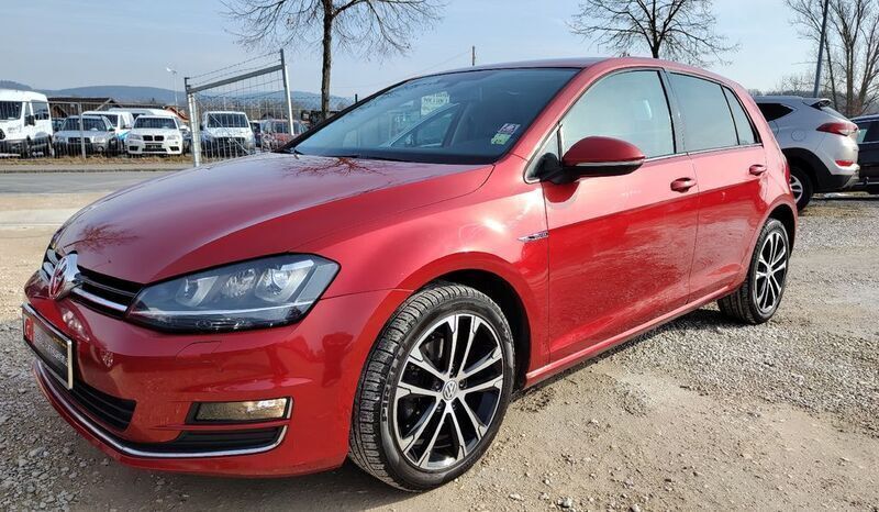 Rot Gebraucht 2015 VW Golf VII LOUNGE Limousine | 9.250 € (Fairer Preis) - Bild 1/4