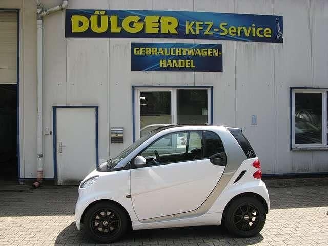 Weiß Gebraucht 2010 Smart ForTwo Coupé Kleinwagen | 3.700 € (Guter Preis) - Bild 1/4