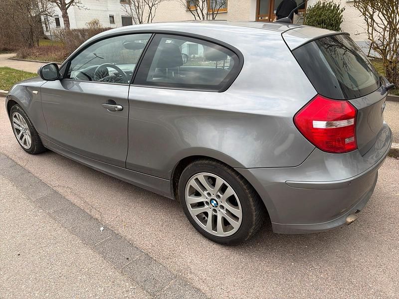 Gebraucht BMW 118 143 PS (105 kW) 2009 Grau Kleinwagen