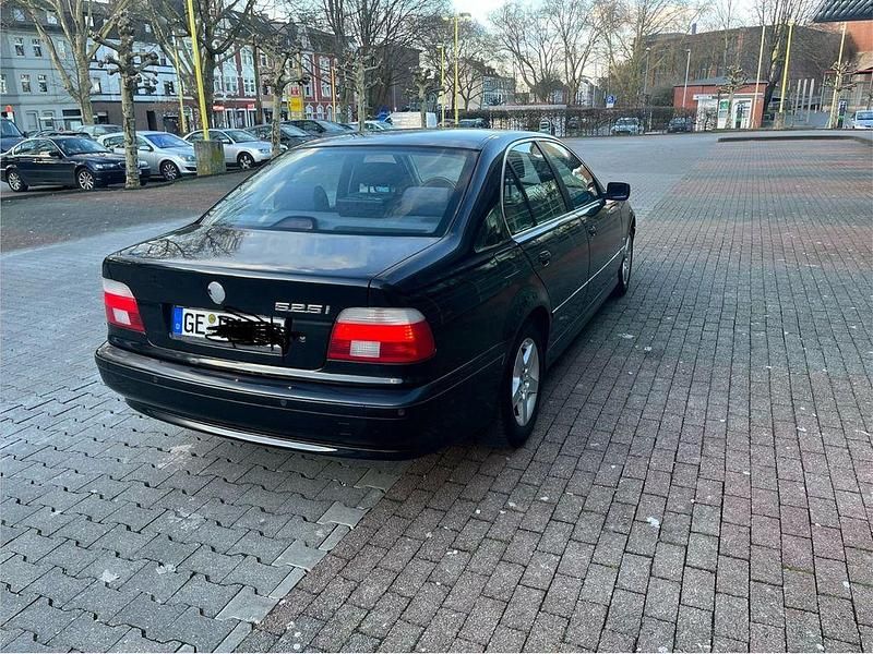 Gebraucht BMW 525 192 PS (141 kW) 2001 Schwarz Limousine