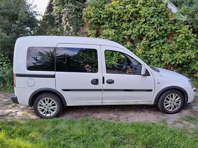 Weiß Gebraucht 2011 Opel Combo Van / Kleinbus | 1.300 € (Superpreis) - Bild 1/4