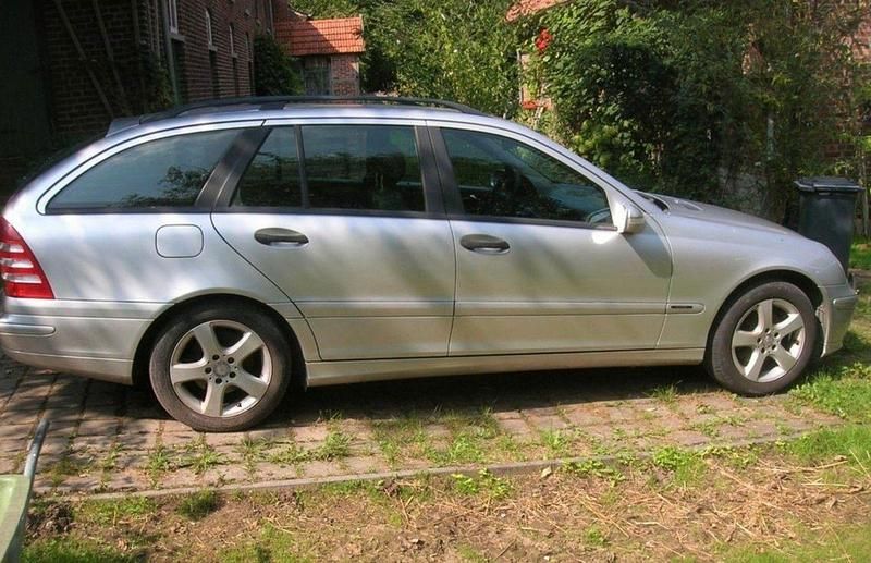 Silber Gebraucht 2004 Mercedes C180 Classic Kombi | 3.800 € - Bild 1/4