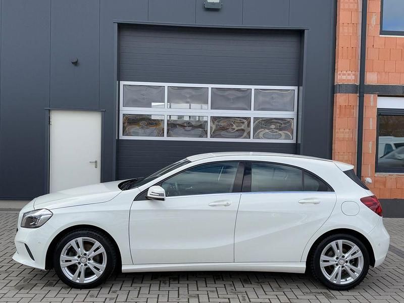 Gebraucht Mercedes A200 156 PS (114 kW) 2016 Weiß Limousine