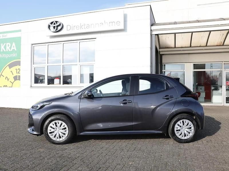 Gebraucht Toyota Yaris 92 PS (67 kW) 2023 Marlingrau metallic (grau) Kleinwagen