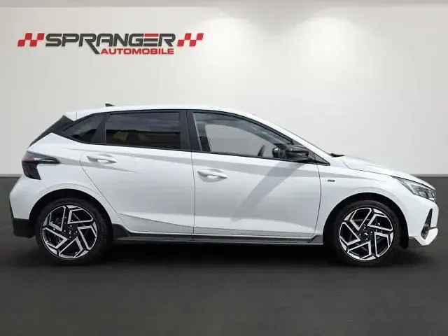 Gebraucht Hyundai i20 Prime 101 PS (74 kW) 2025 Atlas white/ phantom black / s Kleinwagen
