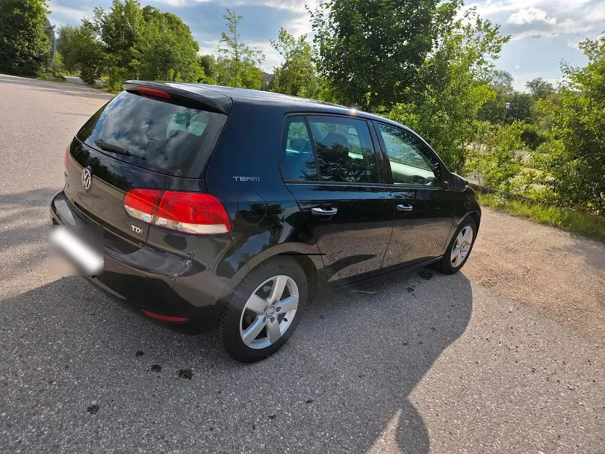 Gebraucht VW Golf VI 105 PS (77 kW) 2010 Schwarz Kleinwagen