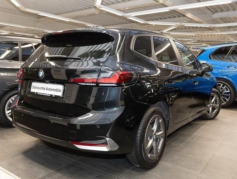 Gebraucht BMW 218 Efficient Dynamics 150 PS (110 kW) 2023 Schwarz Van / Kleinbus