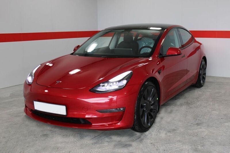 Rot (rotmetallic) Gebraucht 2022 Tesla Model 3 Performance Limousine | 41.999 € (Teuer) - Bild 1/4