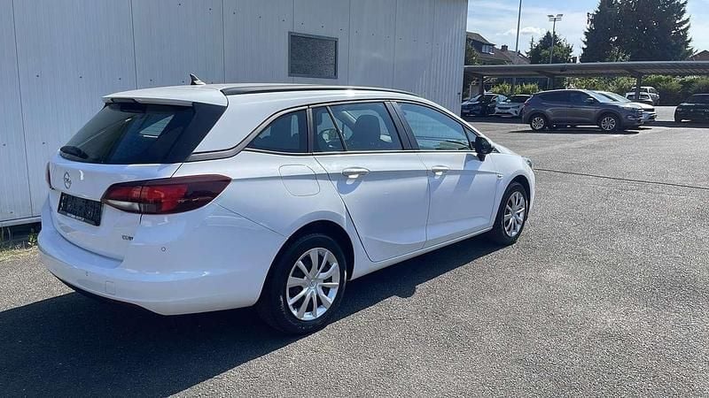 Gebraucht Opel Astra Edition 110 PS (80 kW) 2016 Schneeweiss/summitwhite/arctic Kombi