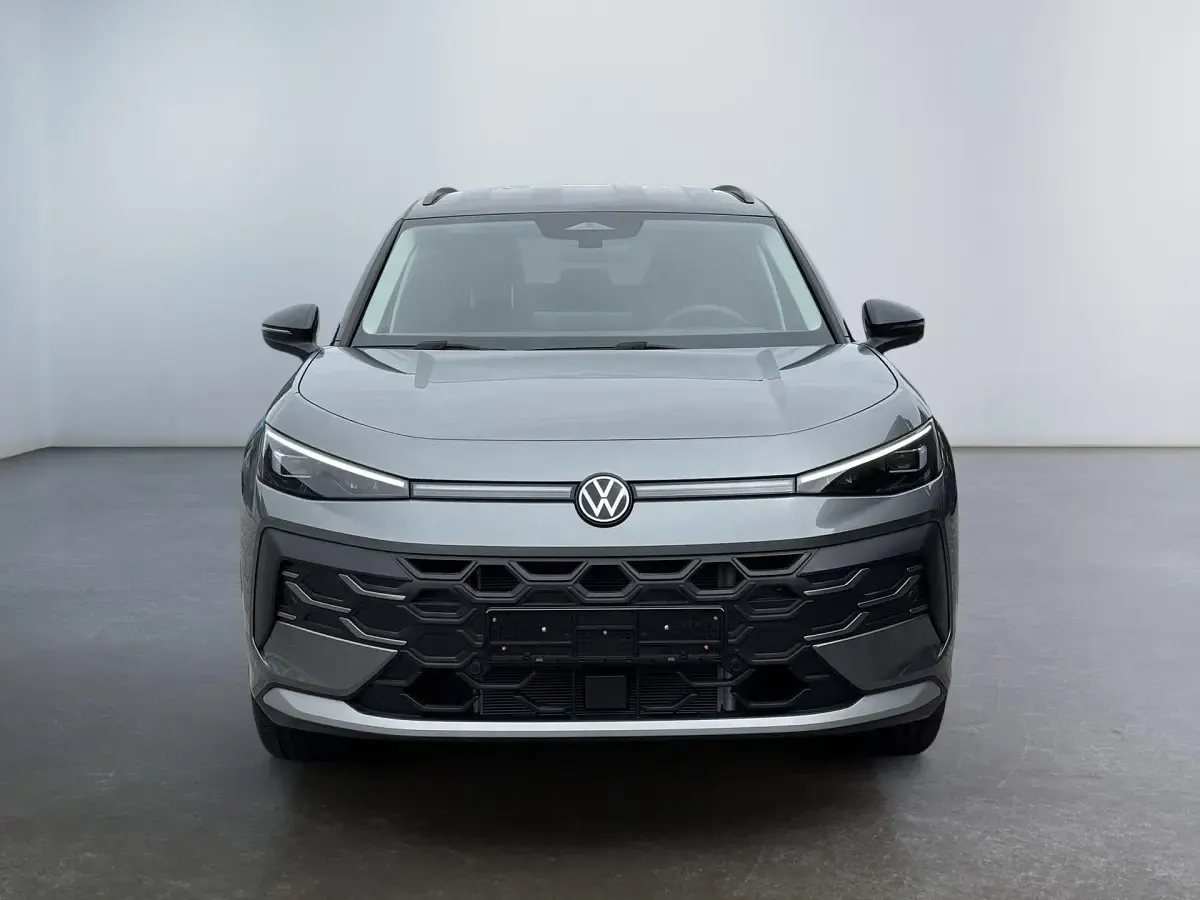 Neu VW T-Roc Pro 150 PS (110 kW) 2026 Wolf grey metallic SUV