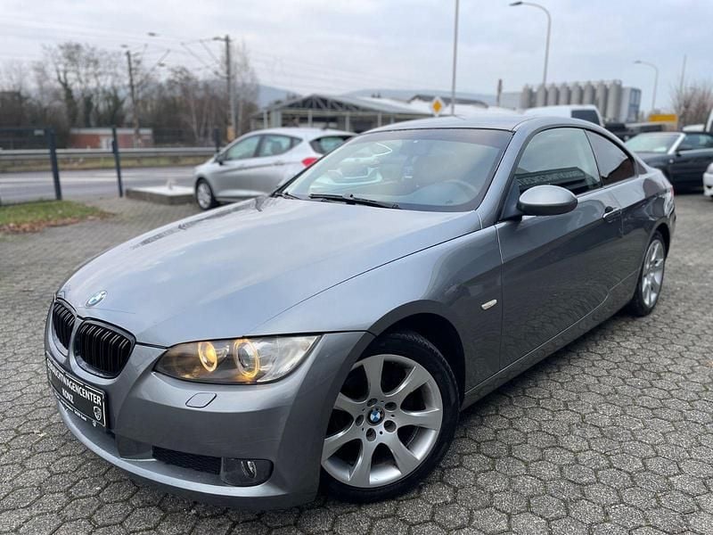 Grau Gebraucht 2008 BMW 320 Coupé | 4.990 € (Superpreis) - Bild 1/4