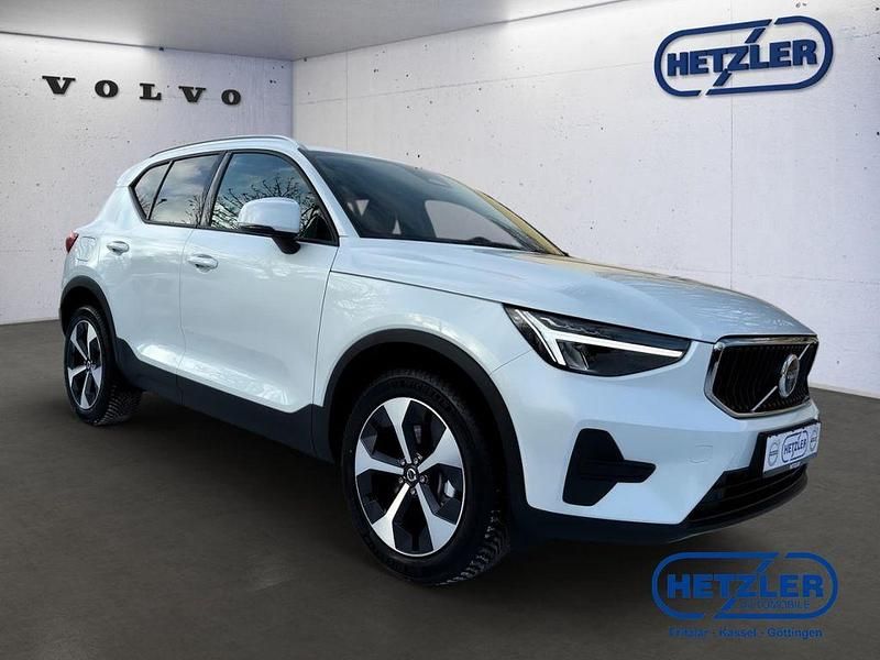 Neu Volvo XC40 Core 163 PS (119 kW) 2026 Crystal white / metallic SUV