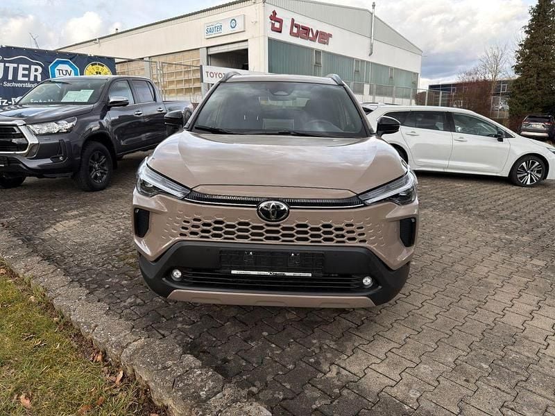 Neu Toyota Corolla Cross 179 PS (131 kW) 2026 4z2 mud bath beige SUV