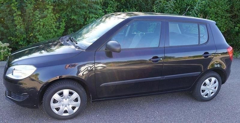 Schwarz Gebraucht 2012 Skoda Fabia Limousine | 4.700 € (Guter Preis) - Bild 1/4