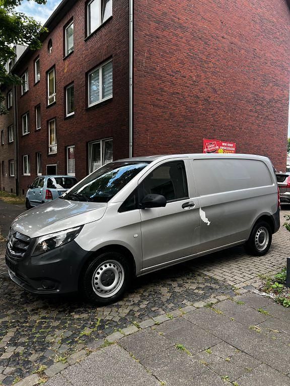 Silber Gebraucht 2018 Mercedes Vito Van / Kleinbus | 12.990 € (Superpreis) - Bild 1/4
