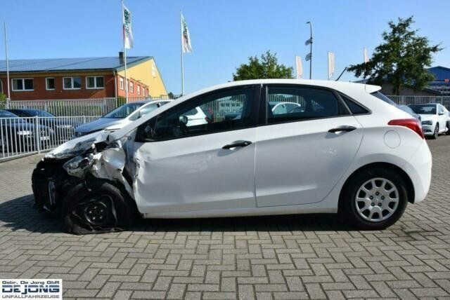 Gebraucht Hyundai i30 Classic 90 PS (66 kW) 2015 Weiß