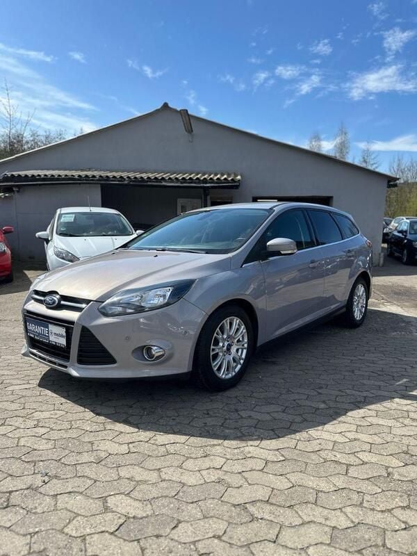 Silber Gebraucht 2012 Ford Focus Kombi | 2.999 € (Superpreis) - Bild 1/4