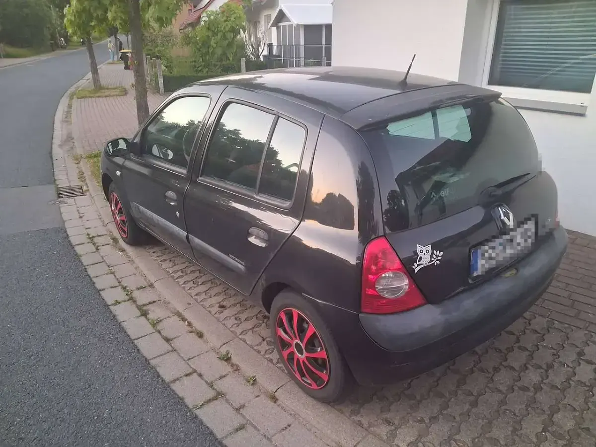 Gebraucht Renault Clio II Authentique 58 PS (42 kW) 2003 Schwarz Limousine