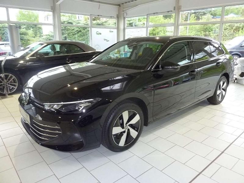 Gebraucht VW Passat 150 PS (110 kW) 2024 Grenadillschwarz metallic Kombi