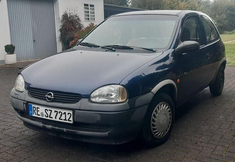 Blau Gebraucht 1997 Opel Corsa Swing Limousine | 899 € (Guter Preis) - Bild 1/4