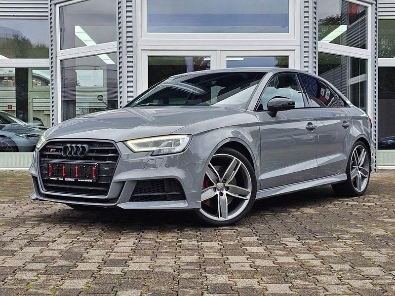Grau Gebraucht 2019 Audi S3 Sport Limousine | 28.490 € (Fairer Preis) - Bild 1/4