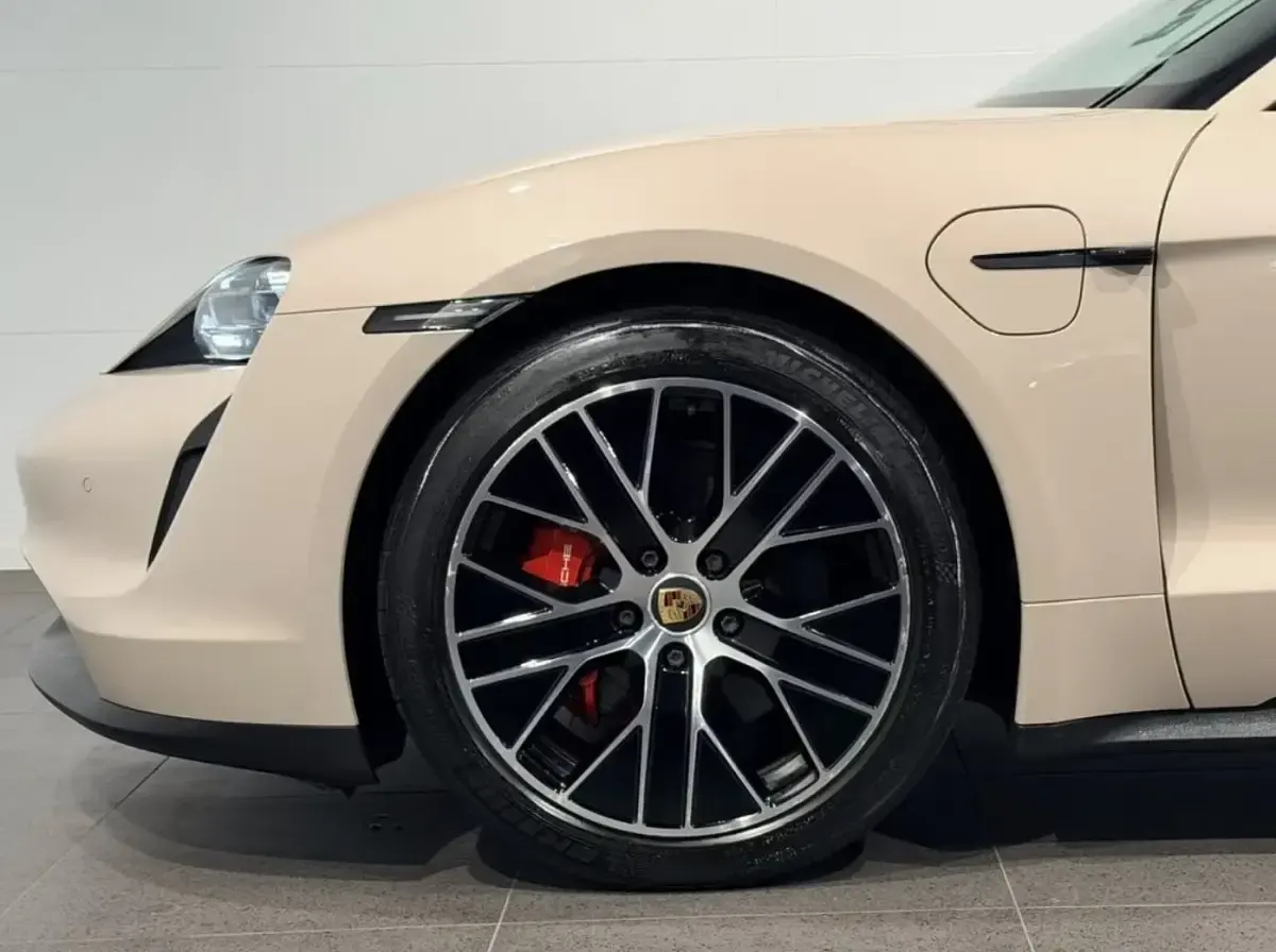 Gebraucht Porsche Taycan 419 kW (571 PS) 2022 Coffeebeige Kombi