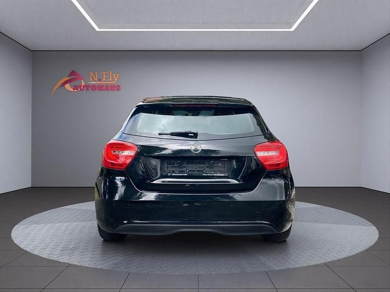 Gebraucht Mercedes 180 Style 109 PS (80 kW) 2015 Schwarz Limousine