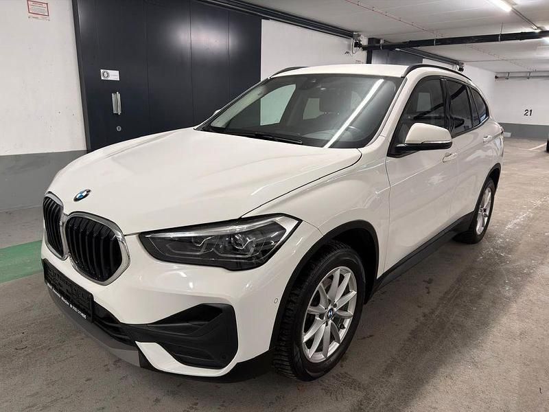 Weiß Gebraucht 2020 BMW X1 SUV | 11.800 € (Fairer Preis) - Bild 1/4
