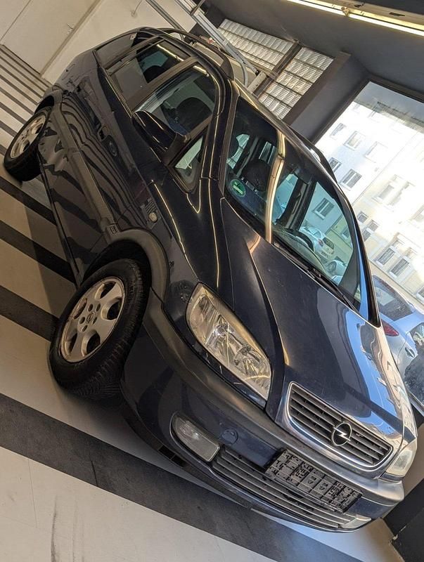 Blau Gebraucht 2001 Opel Zafira Van / Kleinbus | 1.399 € (Fairer Preis) - Bild 1/4
