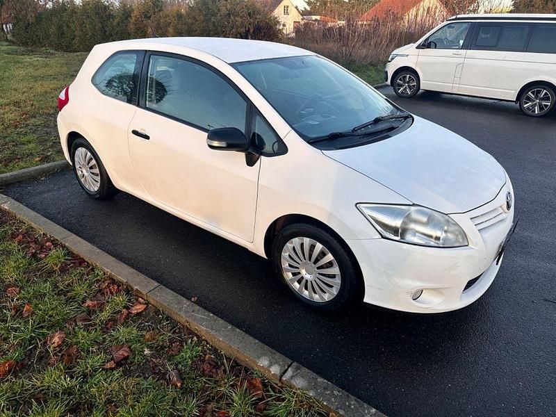 Gebraucht Toyota Auris 99 PS (72 kW) 2012 Weiß Limousine