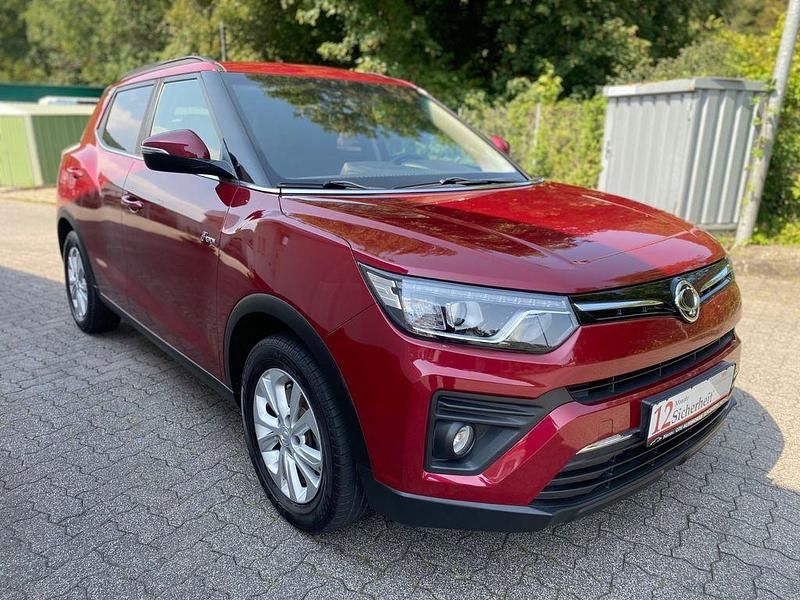 Rot Gebraucht 2020 Ssangyong Tivoli SUV | 13.950 € (Teuer) - Bild 1/4