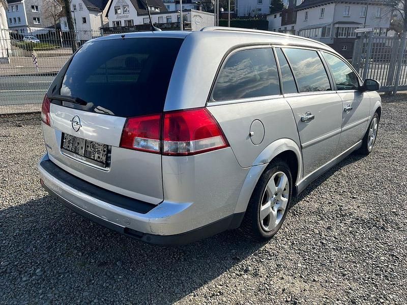 Gebraucht Opel Vectra Edition 140 PS (102 kW) 2009 Silber Limousine