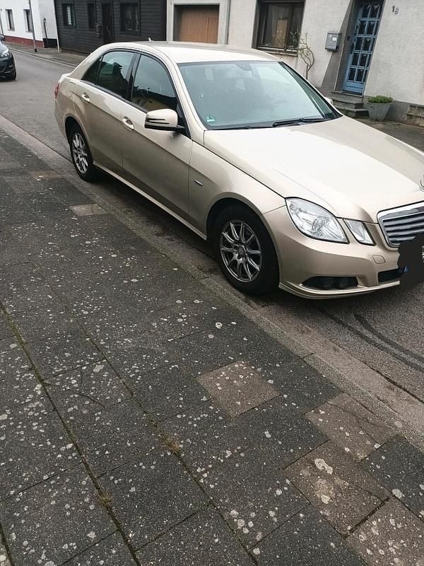 Gebraucht Mercedes E250 204 PS (150 kW) 2009 Gold Limousine