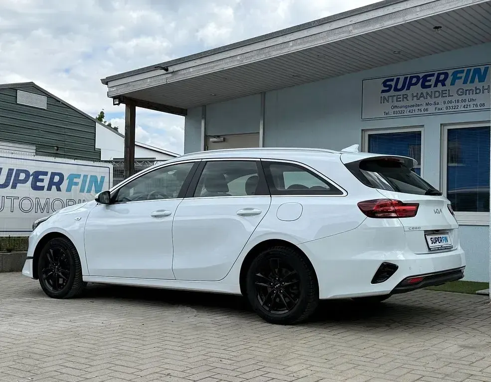 Gebraucht Kia Ceed Vision 136 PS (100 kW) 2024 Weiß Kleinwagen