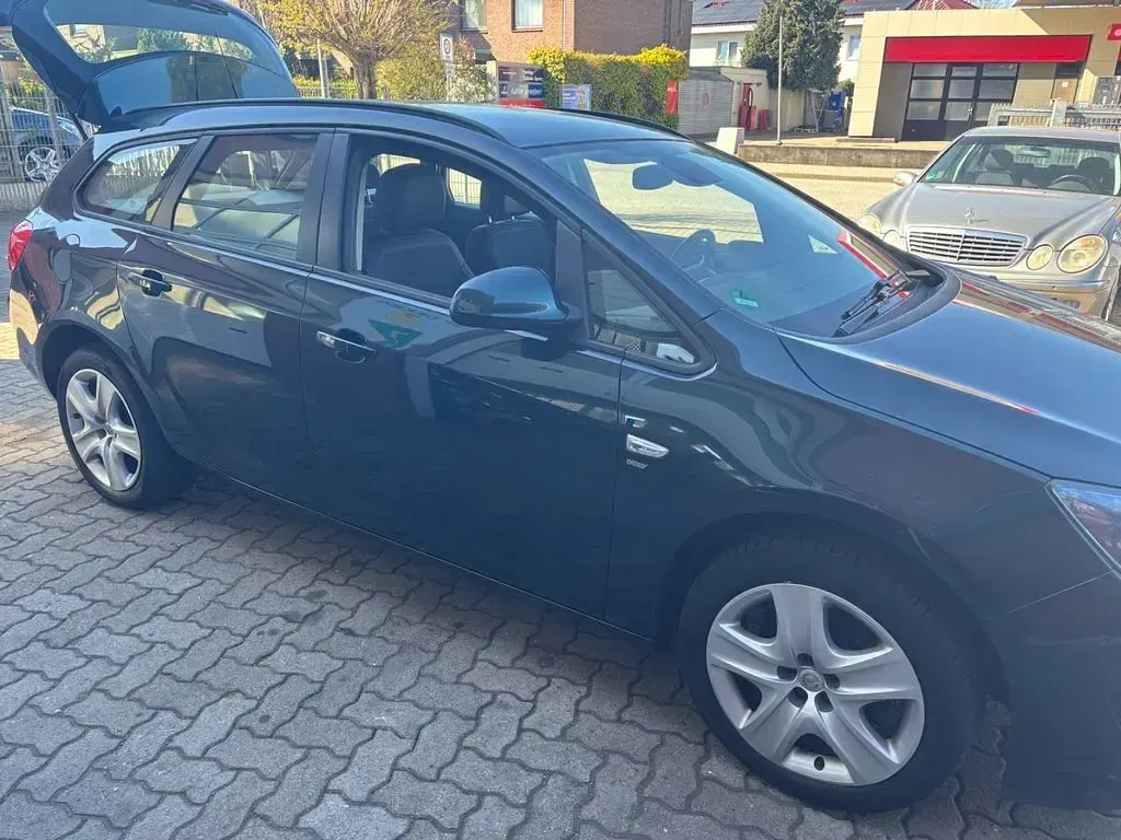 Second-hand Opel Astra Style 140 CP (102 kW) 2014 Verde Break