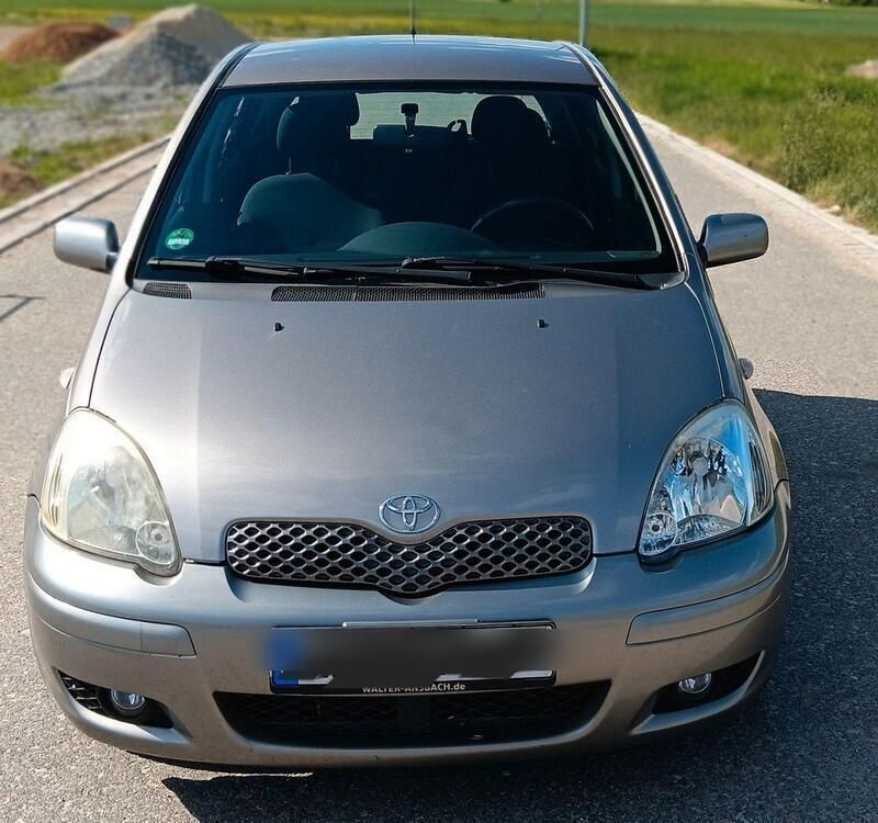 Grau Gebraucht 2004 Toyota Yaris Kleinwagen | 1.500 € (Guter Preis) - Bild 1/4