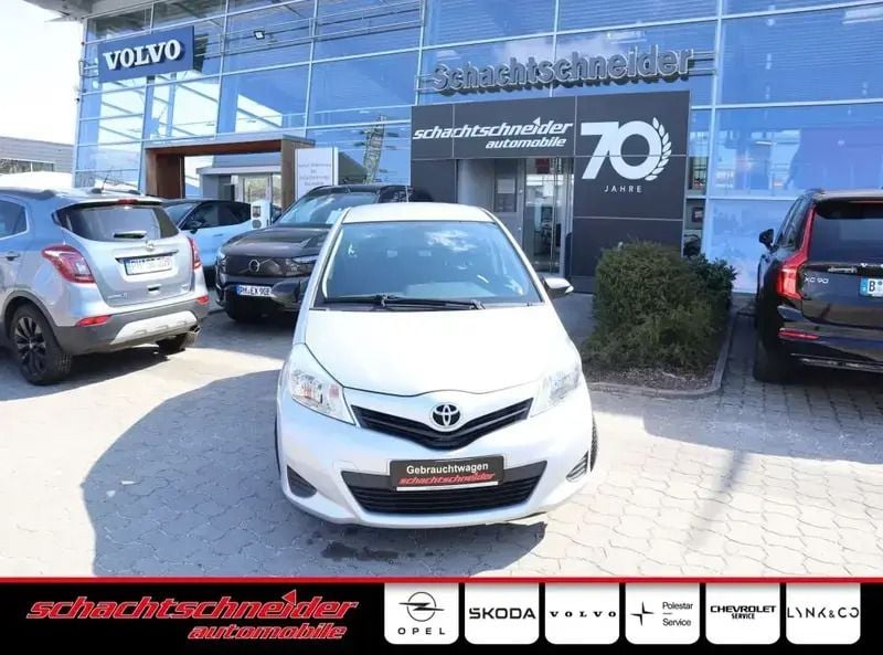Silber Gebraucht 2013 Toyota Yaris Cool Kleinwagen | 7.890 € (Fairer Preis) - Bild 1/4