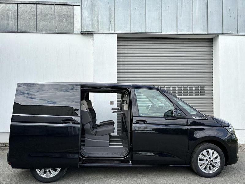 Gebraucht VW Multivan 150 PS (110 kW) 2024 Deep black perleffekt Van