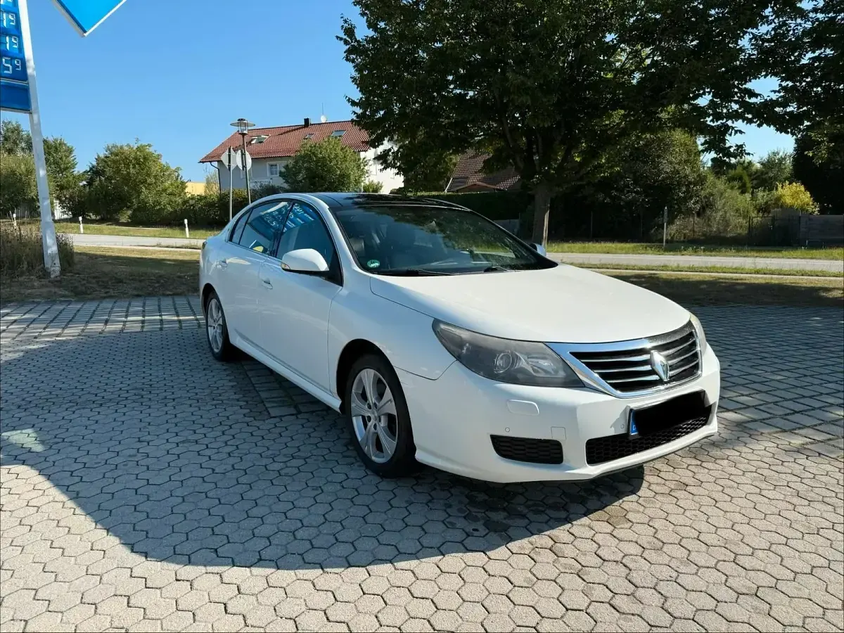 Gebraucht Renault Latitude 240 PS (176 kW) 2011 Weiß Limousine
