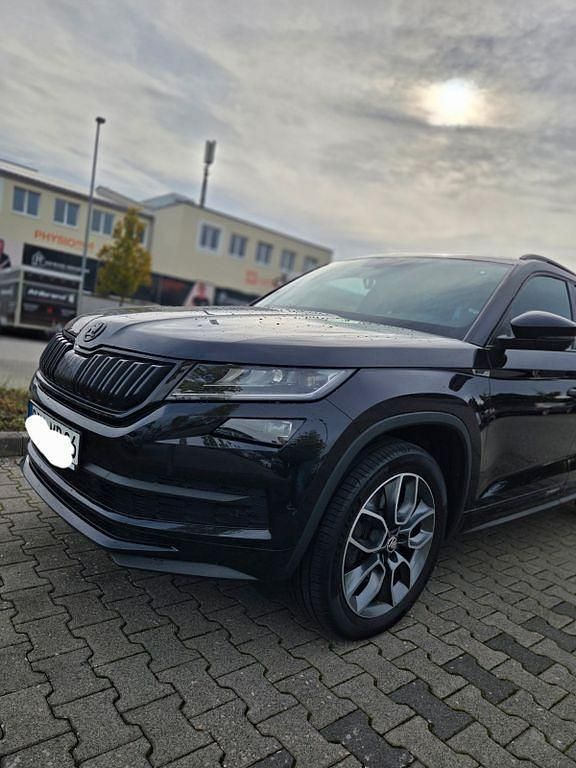 Schwarz Gebraucht 2020 Skoda Kodiaq SportLine SUV | 27.900 € (Etwas zu teuer) - Bild 1/4