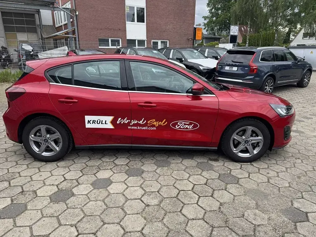 Gebraucht Ford Focus Titanium 155 PS (114 kW) 2025 Rot Limousine